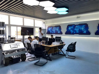 上海職業(yè)教育數(shù)字化轉(zhuǎn)型 虛擬仿真實(shí)訓(xùn)與智能黑燈工廠引領(lǐng)教學(xué)革新